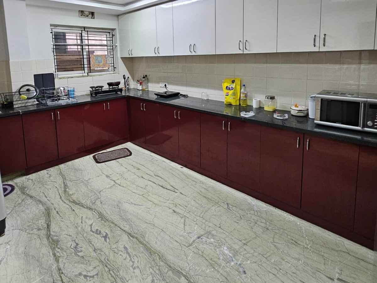 Rooms available for working professionals both private and sharing rooms