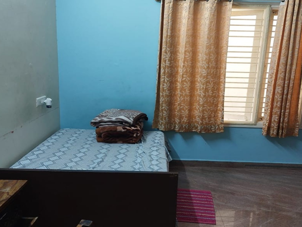 1 BHK fully furnished and ready to move