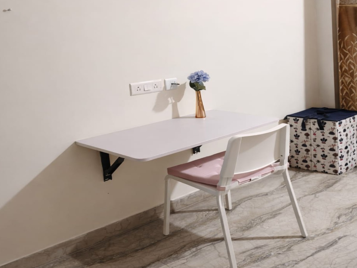 private and sharing rooms available for working professionals and students