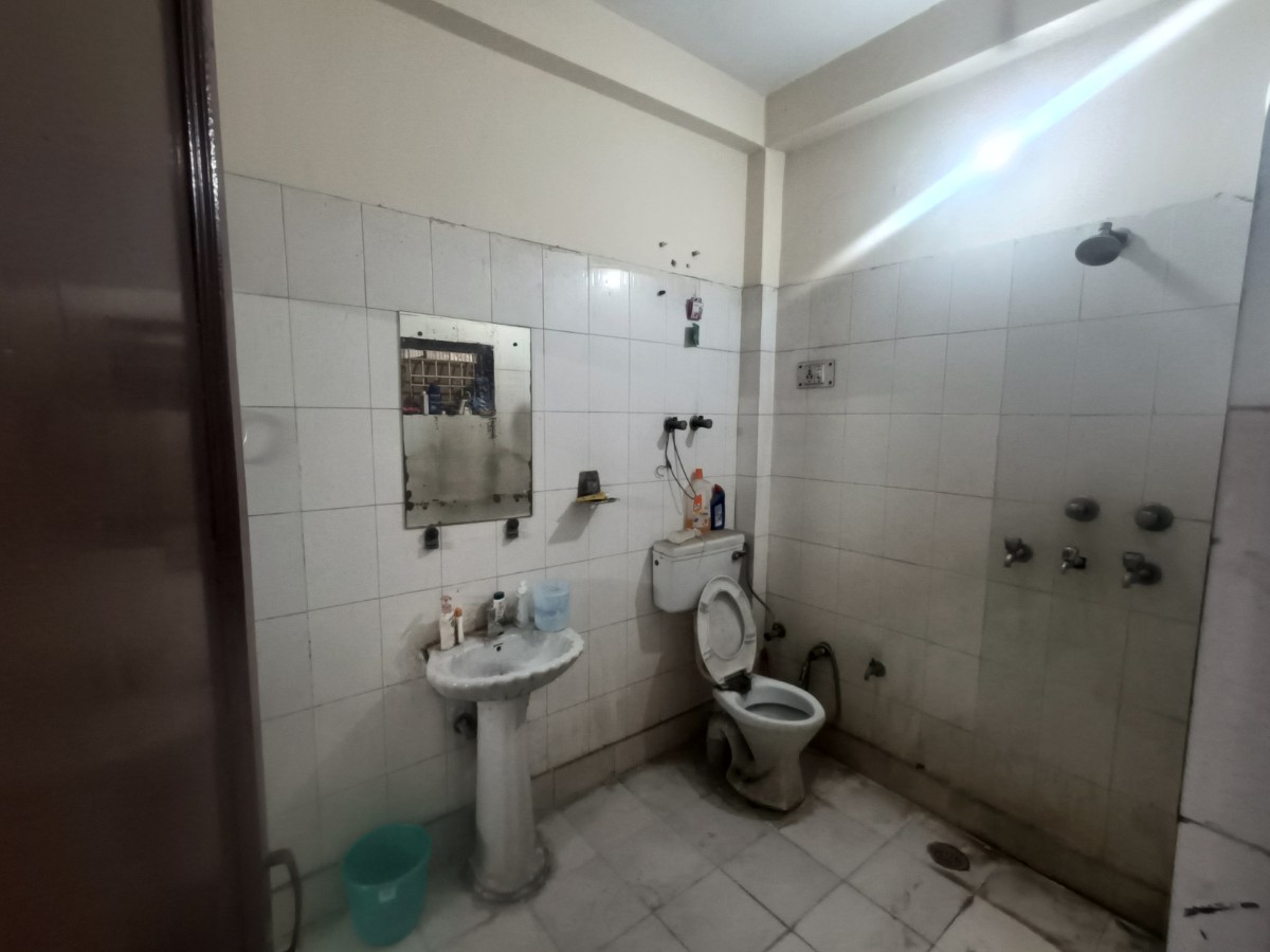 1BHK near Alpha 2 Main market