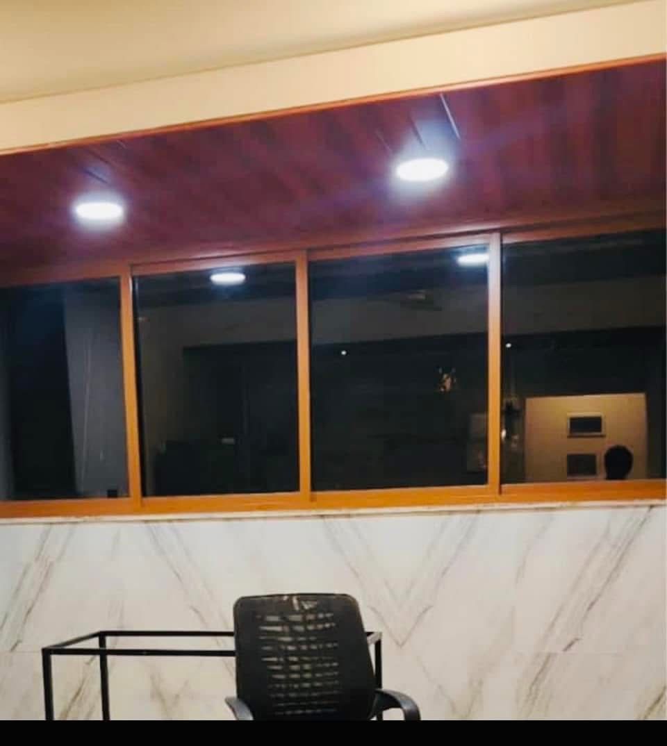 room for rent in bandra west prime area - 1