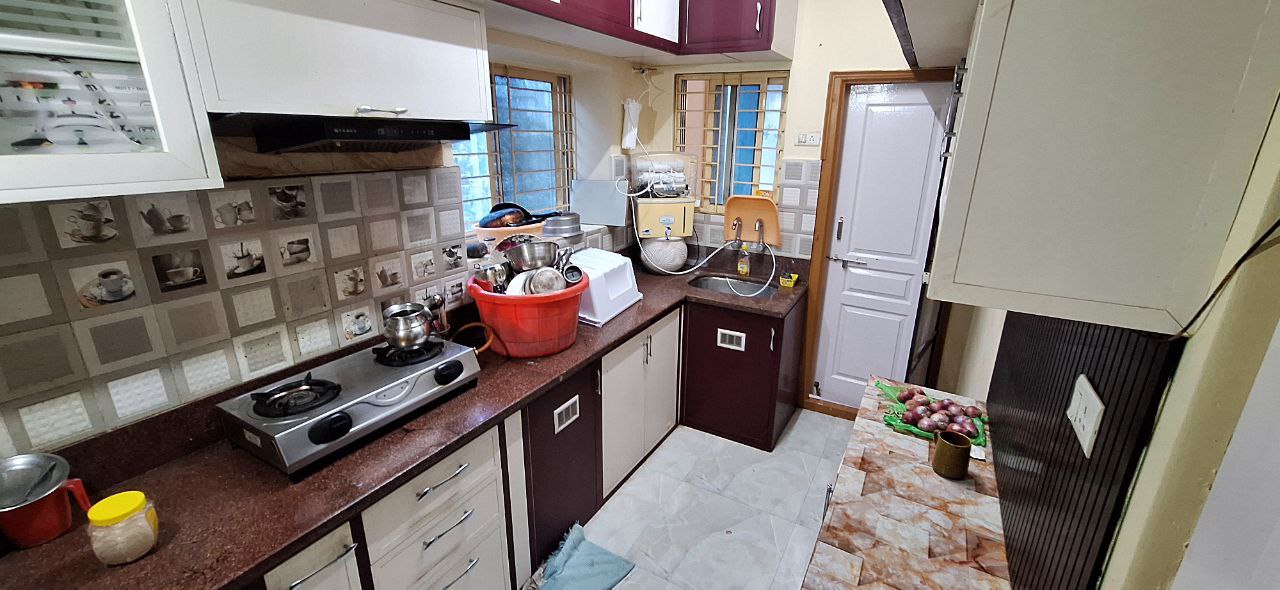 Semi-furnished 3BHK flat in manikonda for 2 people